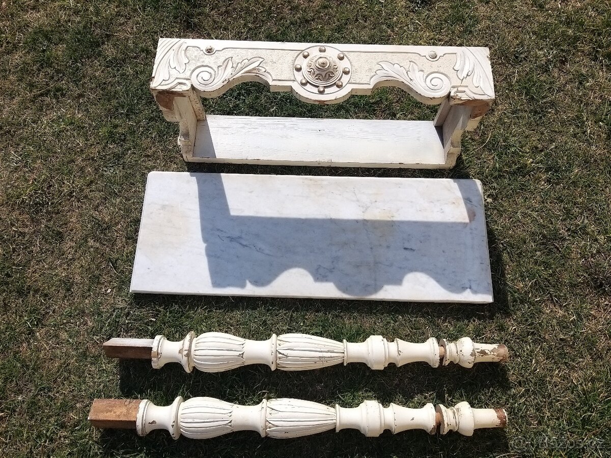 Prodám starožitný stolek