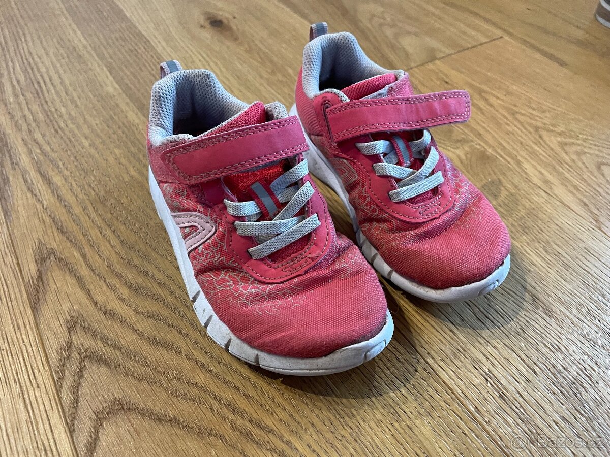 Dětské sportovní boty Decathlon vel. 28