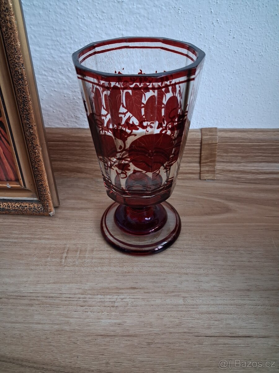 skleněný pohár ve stylu Biedermeier