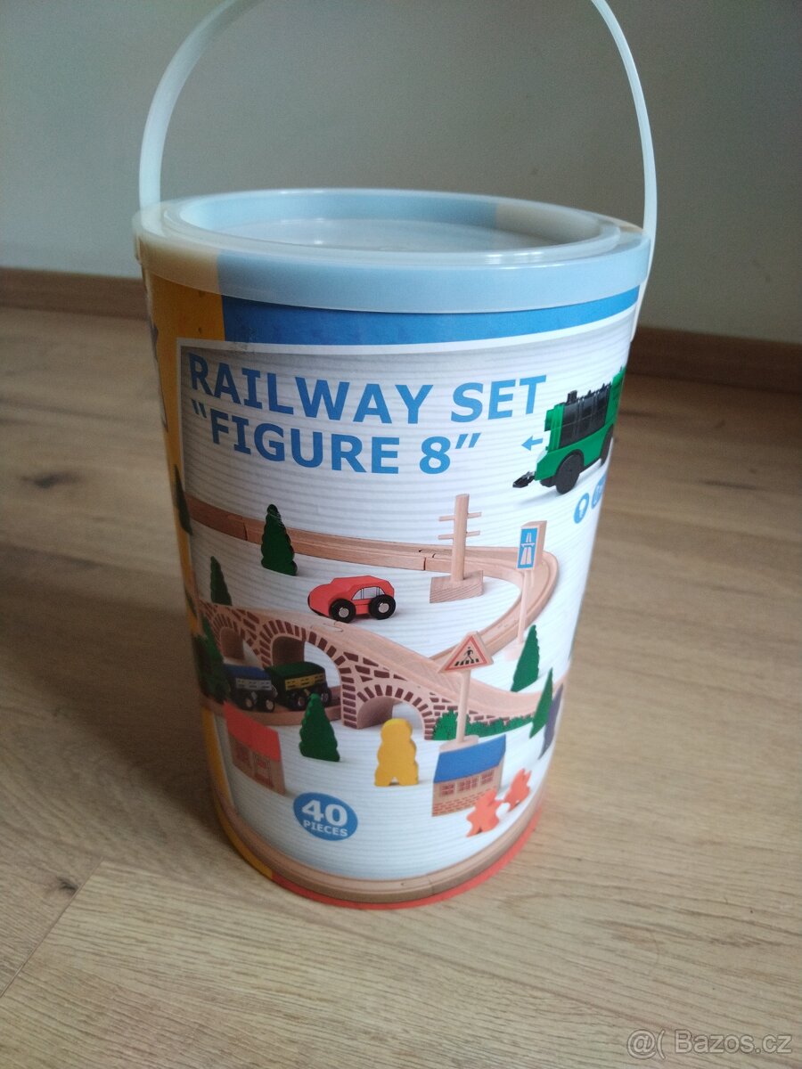 Dřevěný set kolejí a vláček