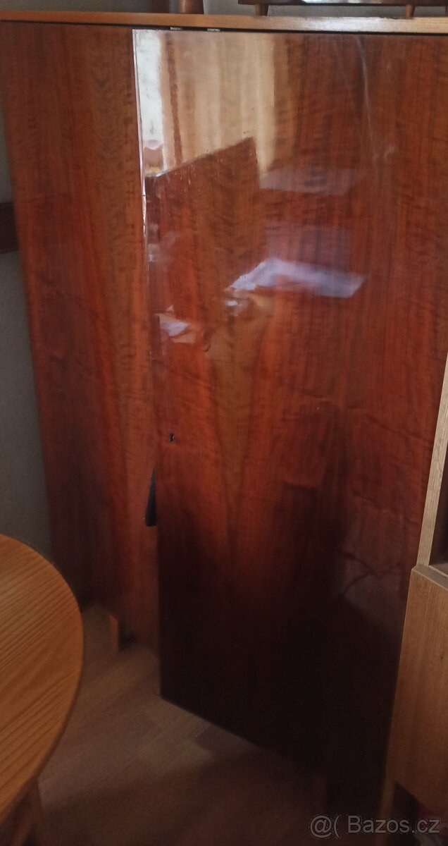 Dřevěné skříně