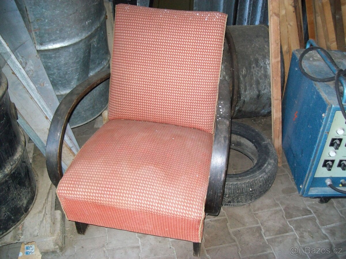PRODÁM    DVĚ  stará   KŘESLA   z ohýbaného dřeva   :.