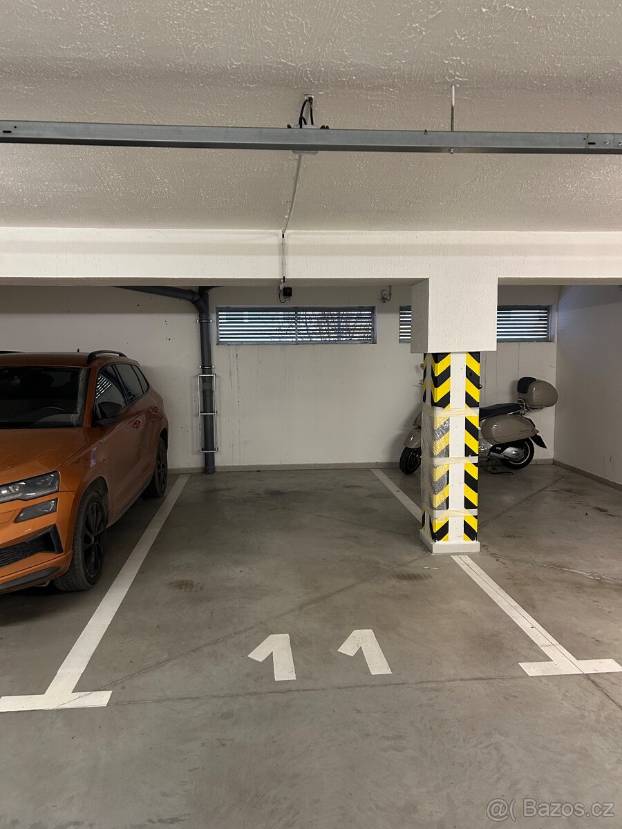 garážové stání. Brno Kamechy, ulice Chvalovka