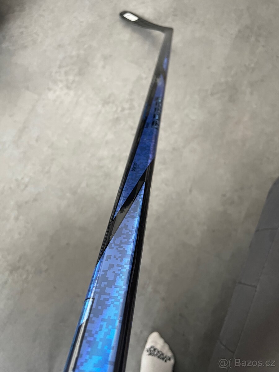 Hokejka Bauer Twitch levá P92 / 87 flex