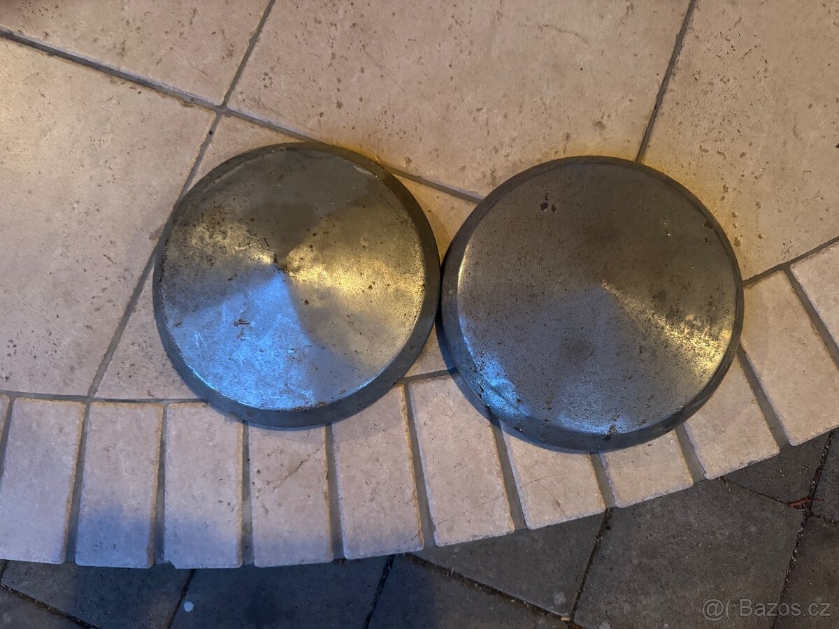 Tatra 603- šilhavka rok 67 puklice kola- plech- chrom