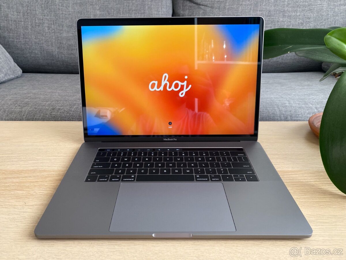 ZÁNOVNÍ STAV - Apple MacBook Pro 15", Core i7 + ZÁRUKA