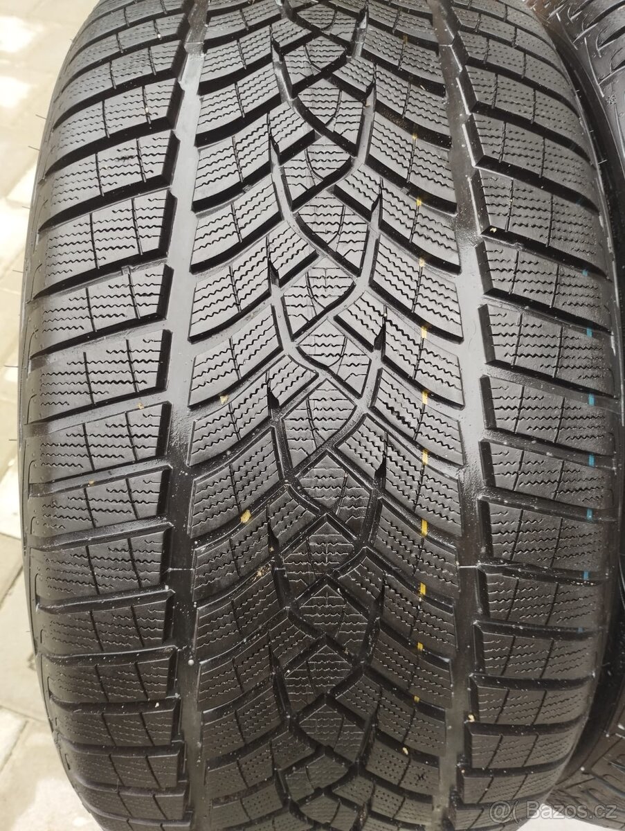 295 35 R21 ZIMA NOVE GOODYEAR