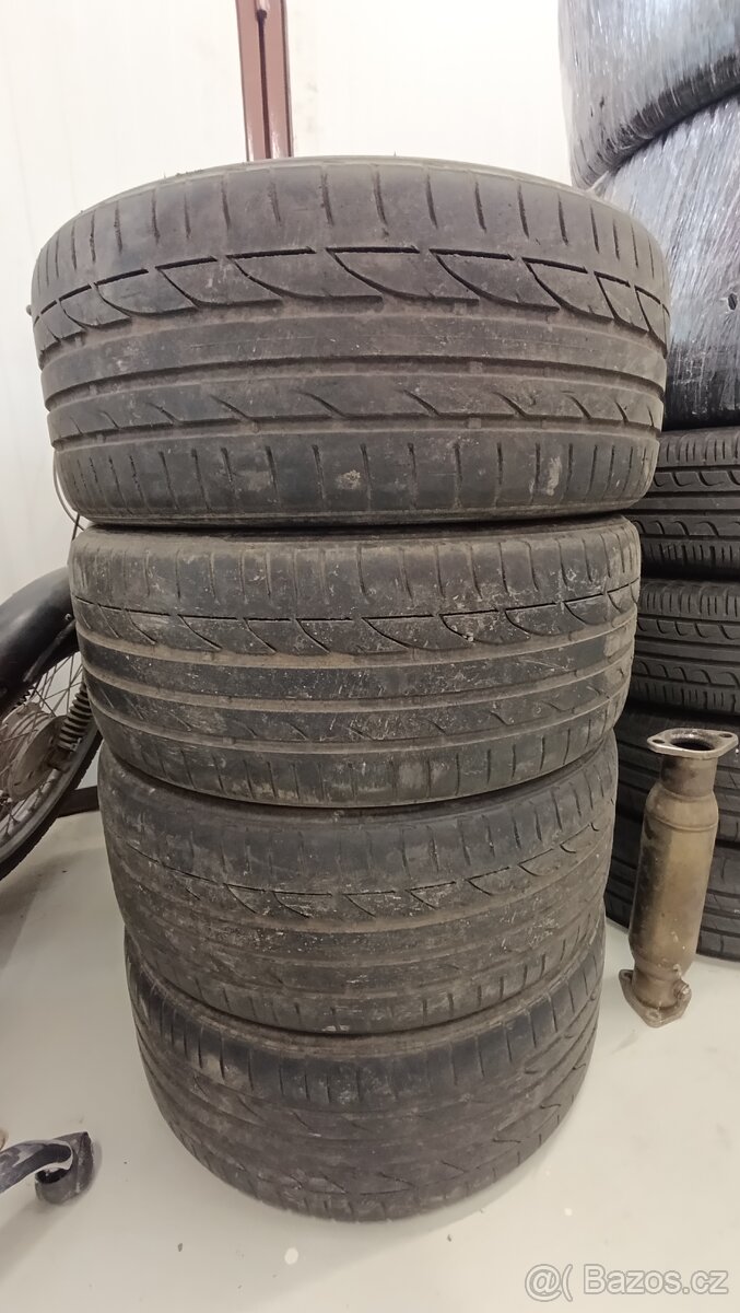 Bridgestone 235/40 R19