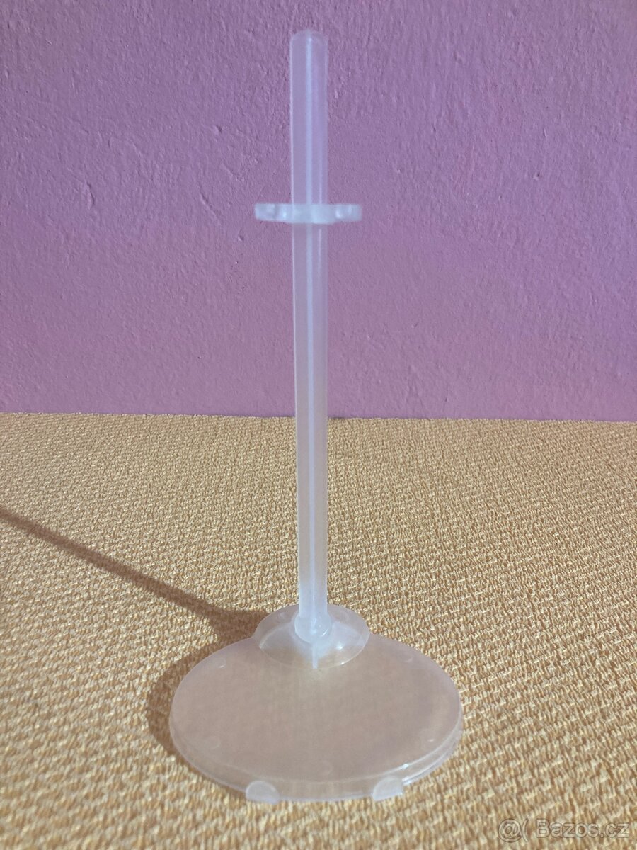 Stojánky pro panenky Barbie