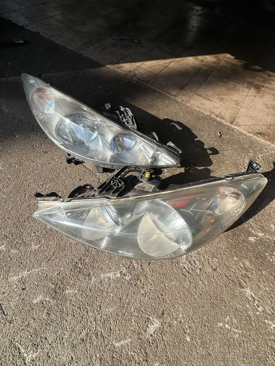Přední světla Peugeot 207