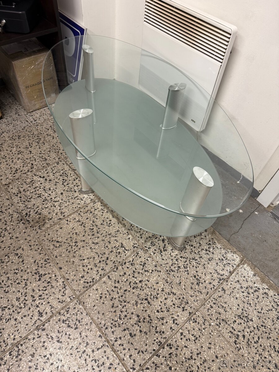 Konferenční stůl prosklenný