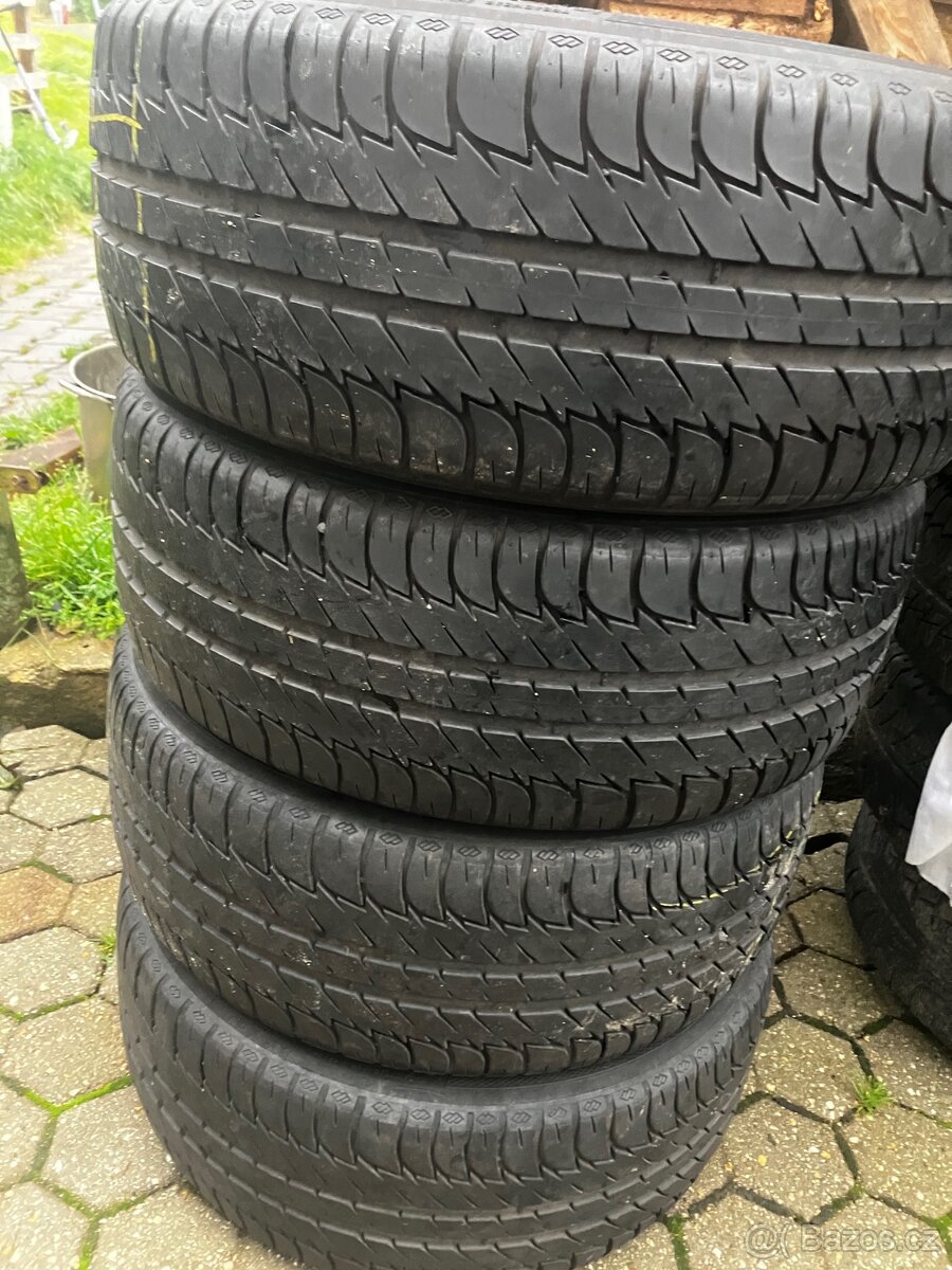 Letni pneu 235/45 R18 Kleber