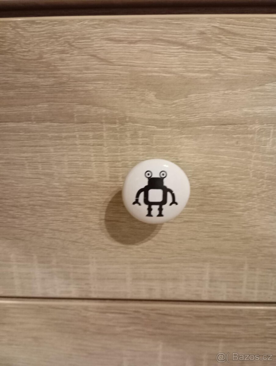 Pult s šuplíky