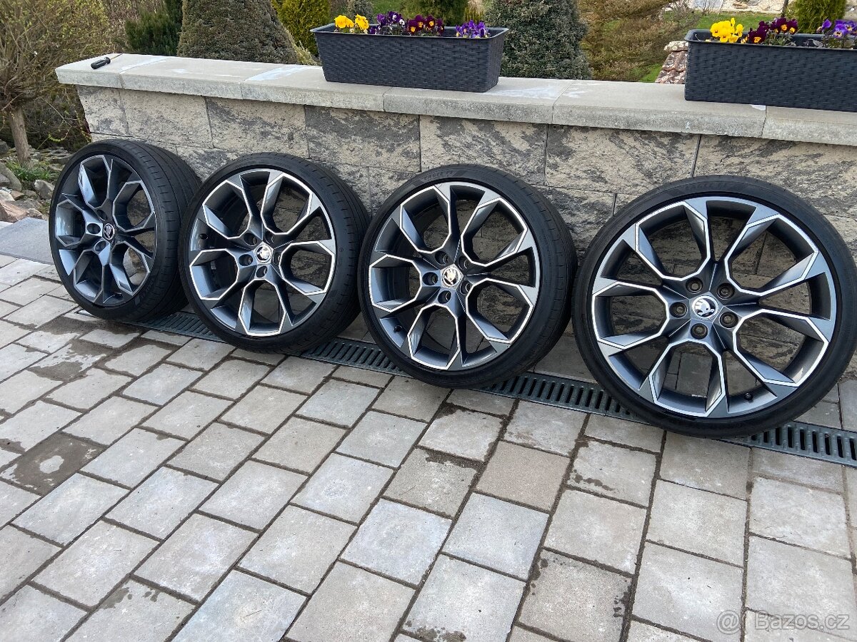 Škoda Octavia RS X-trem R19 origo