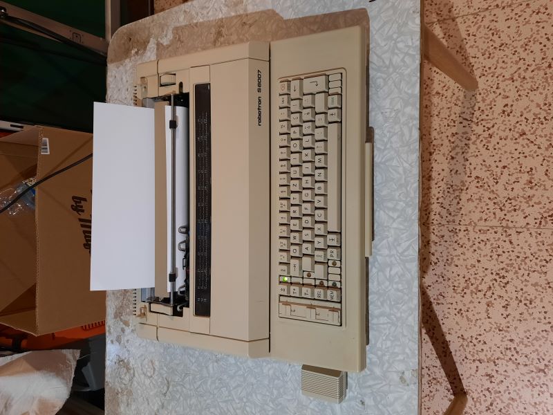 Elektrický psací stroj ROBOTRON S6007