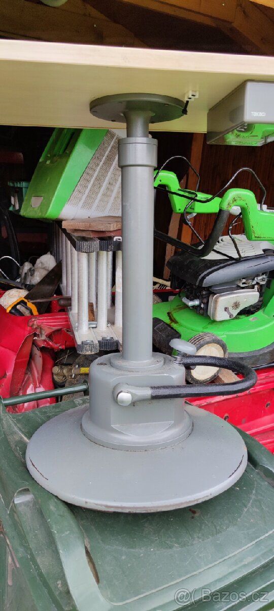 Hydraulicky stolek