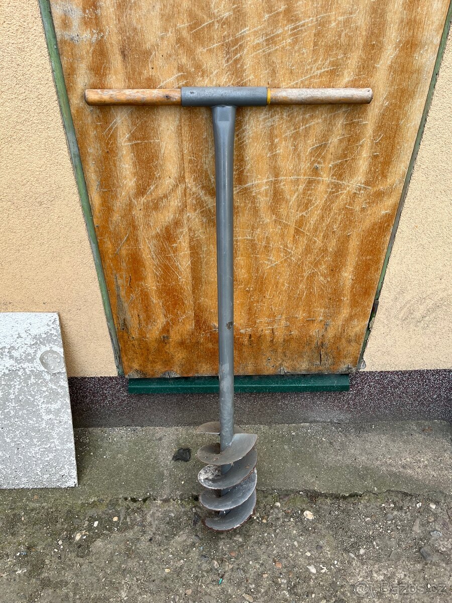 Půdní vrták ruční