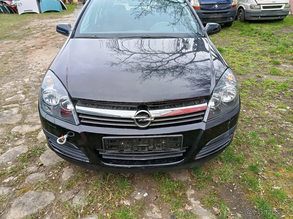 Opel Astra H černá metalíza přední nárazník