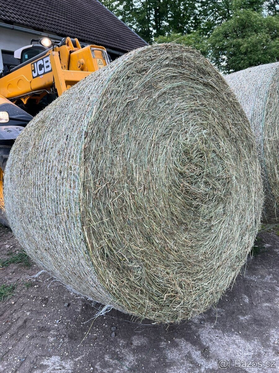Seno luční a vojtěškové