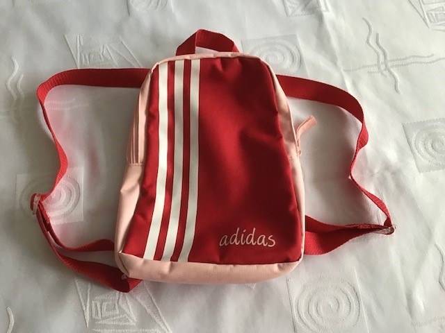 Batůžek Adidas = 100 Kč