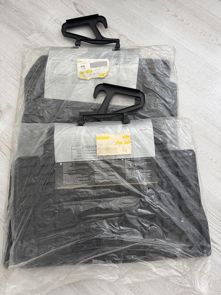 AUDI Q7 (4L) koberečky orig. nové