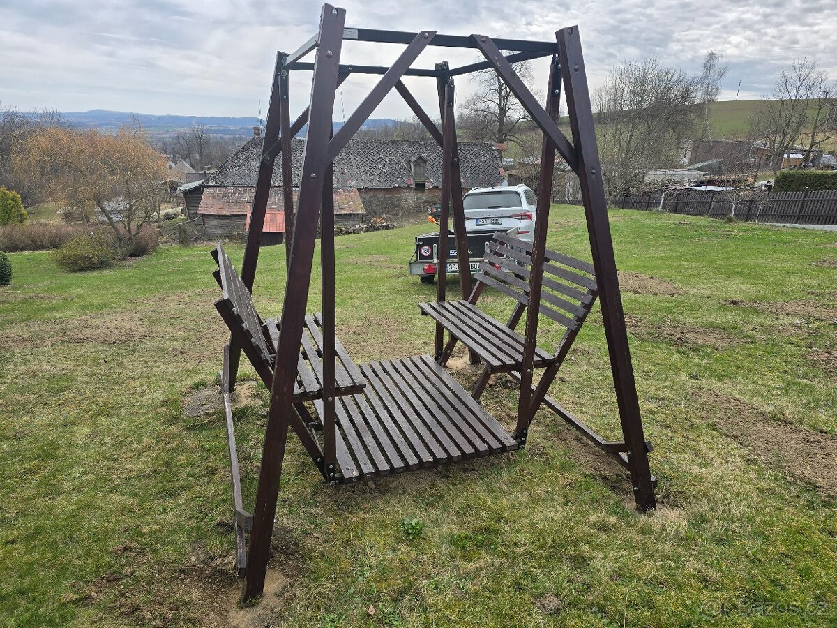 Zahradní houpačka pro 4 osoby