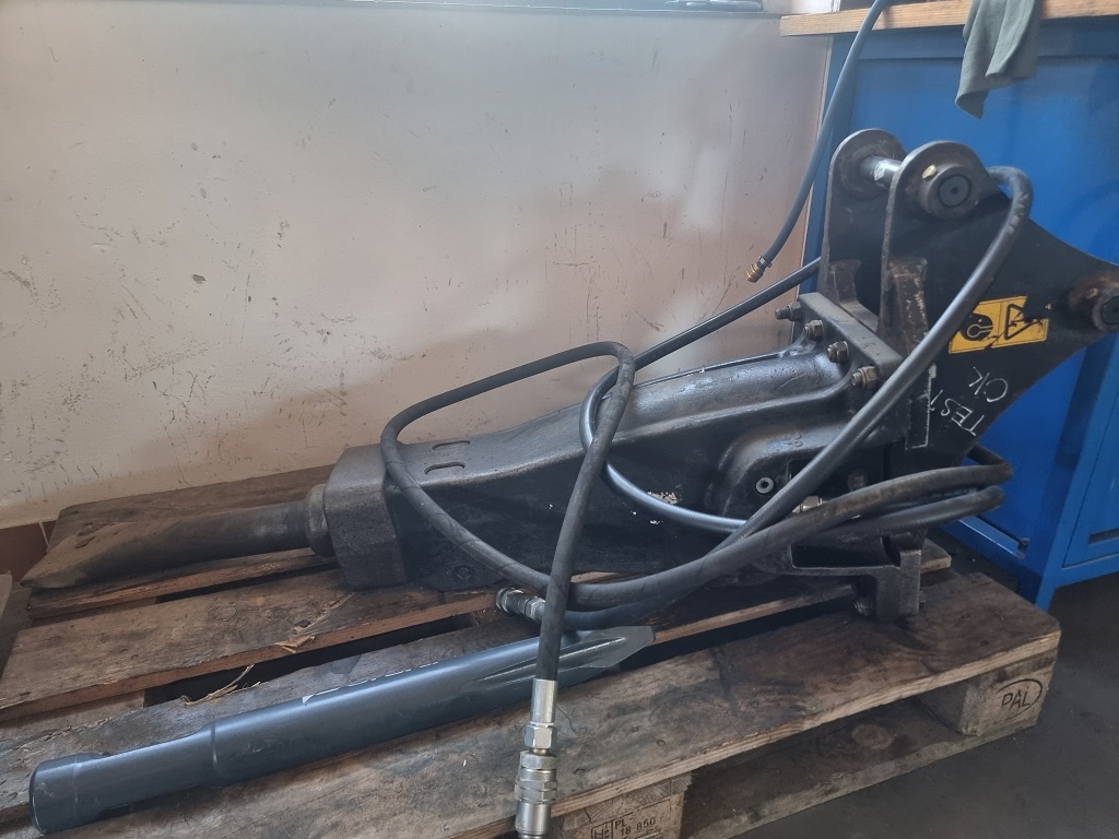 Hydraulické kladivo JCB 266Q TOP stav - stroje 3,5 - 6t