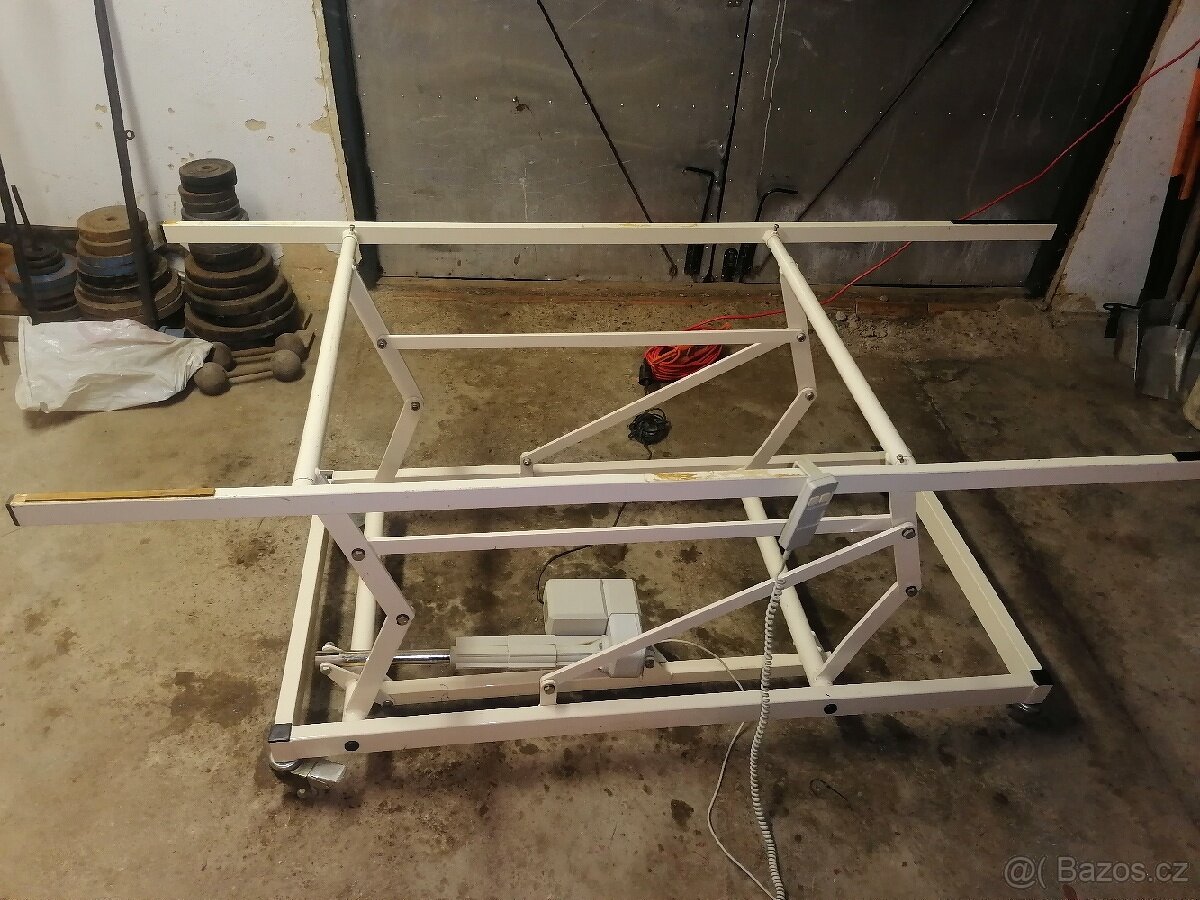 Polohovací postele