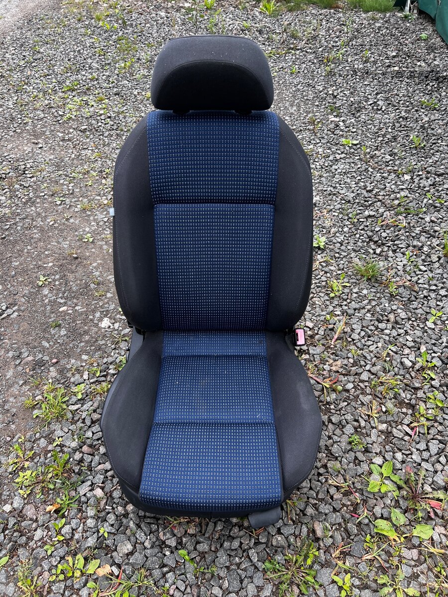 Sedačka spolujezdce Škoda Superb 1