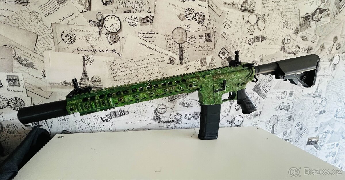 Prodám airsoftovou útočnou pušku AR-15