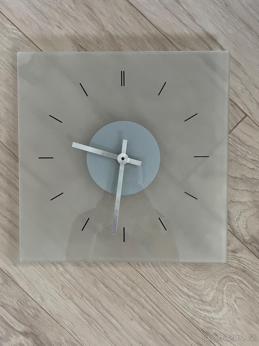 Pískované nástěnné hodiny