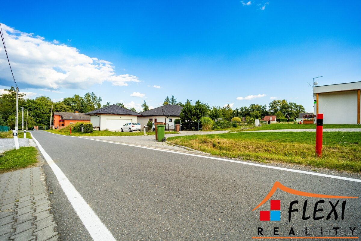 Prodej stavebního, zasíťovaného pozemku o výměře 1403 m² v l