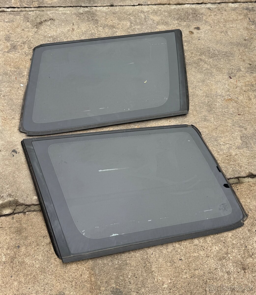 Zadní boční okna / skla do kufru Nissan Patrol Y61 Wagon