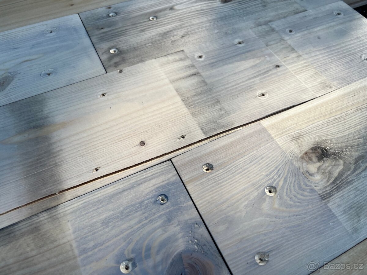 Levný dřevěný obklad - Rozebrané palety