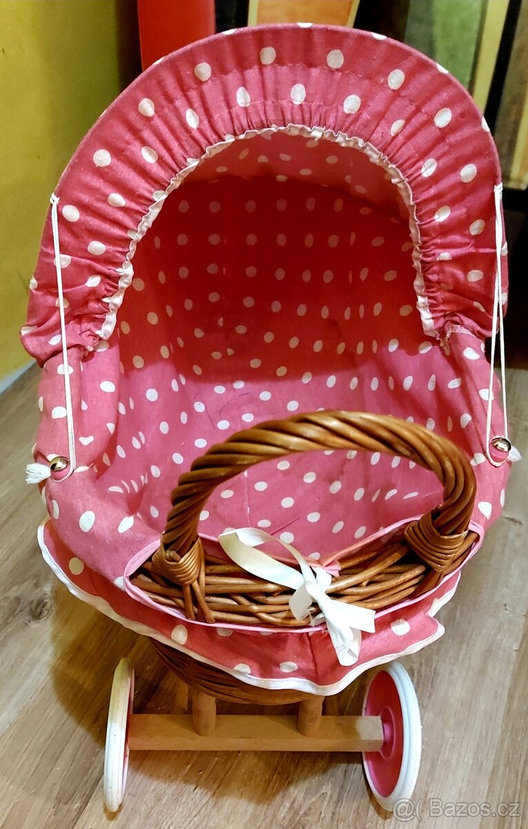 Proutěný kočárek