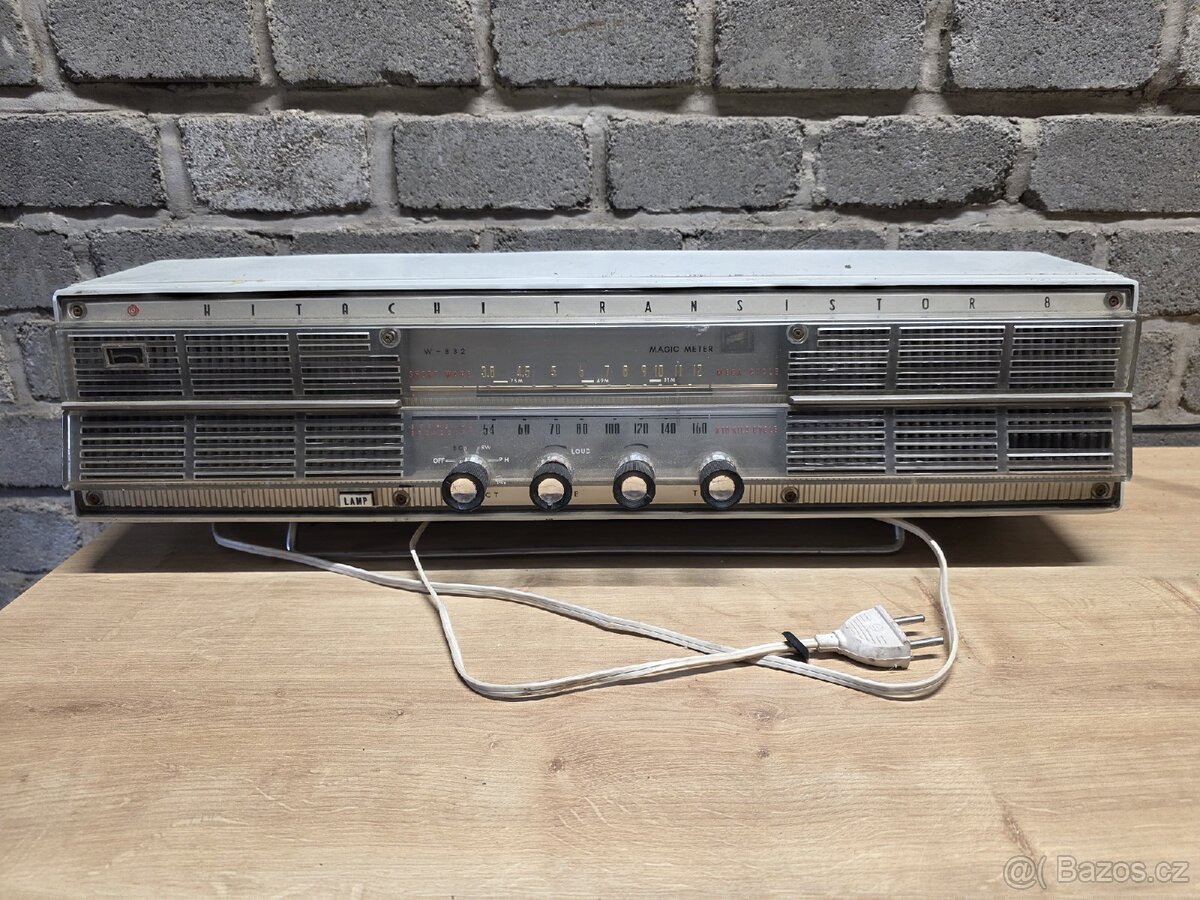 Staré rádio Hitachi