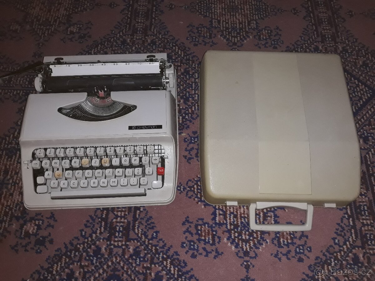 Kufříkový psací stroj CHEVRON
