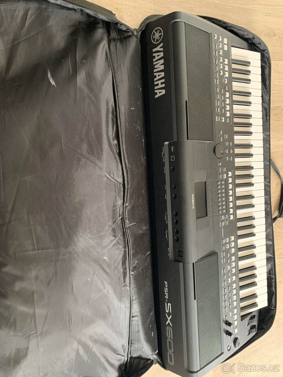 Yamaha PSR SX600