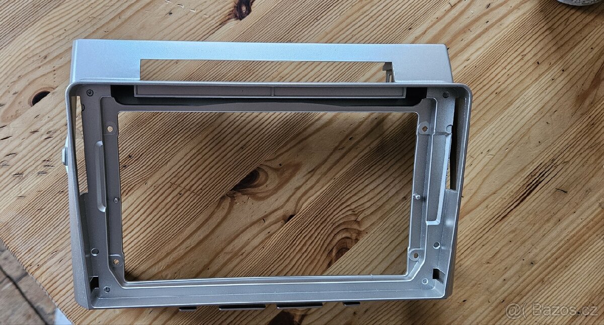 Rámeček 9" Toyota Corolla Verso