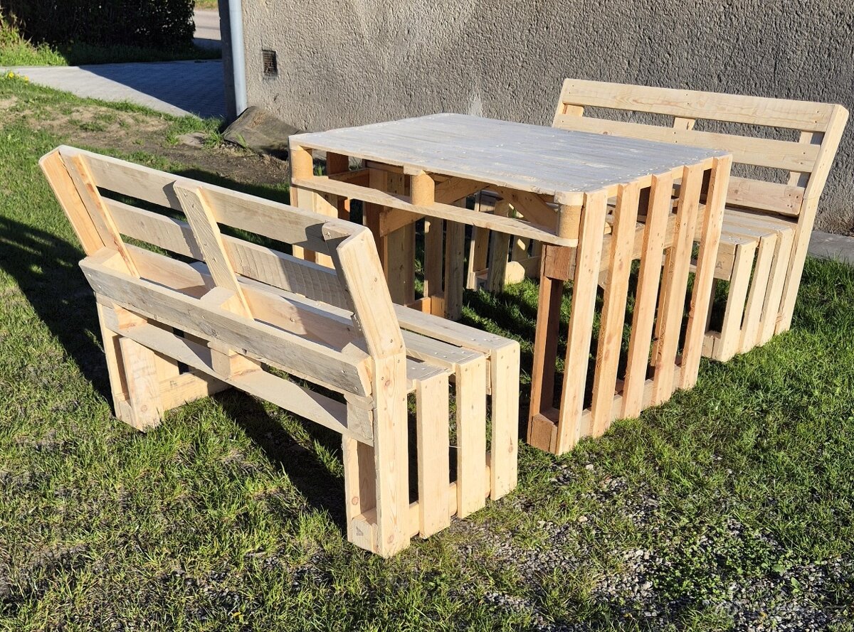 Zahradní set, stůl + dvě lavice