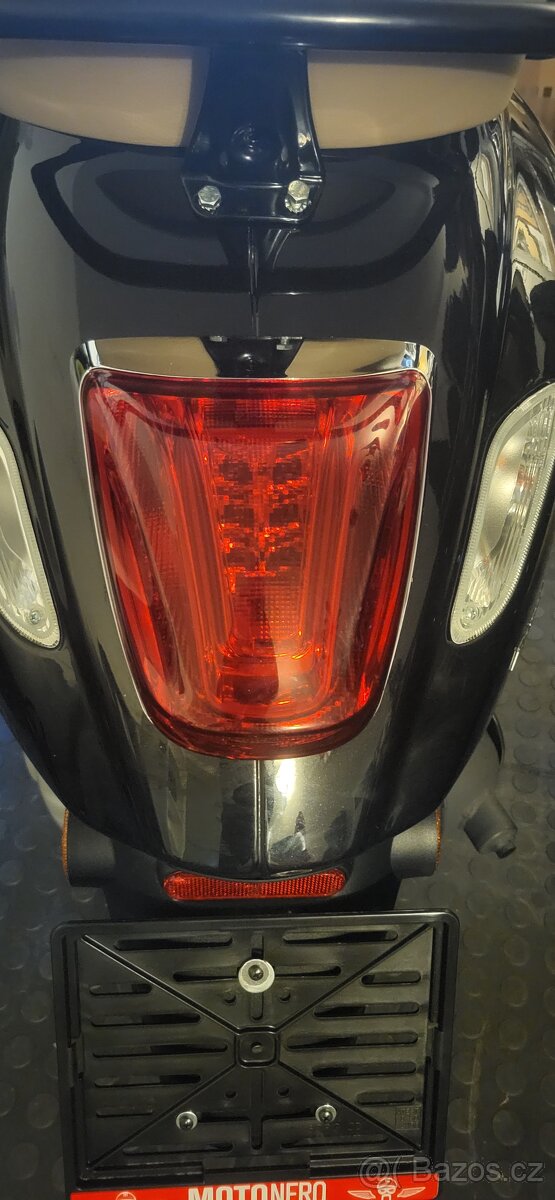 Vespa Primavera / Sprint zadní brzdové světlo