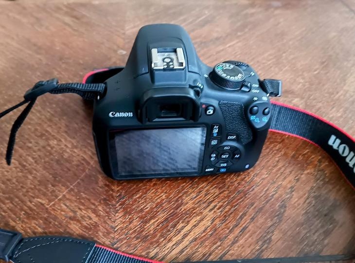 Canon EOS 1200D