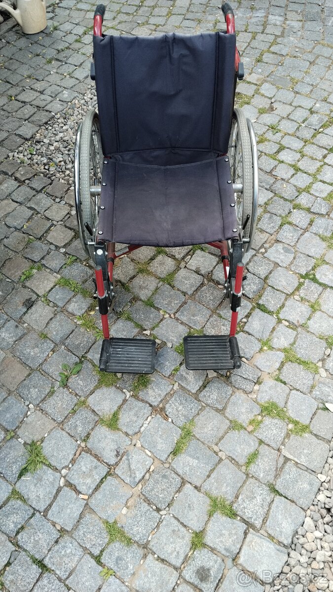 Invalidní vozík