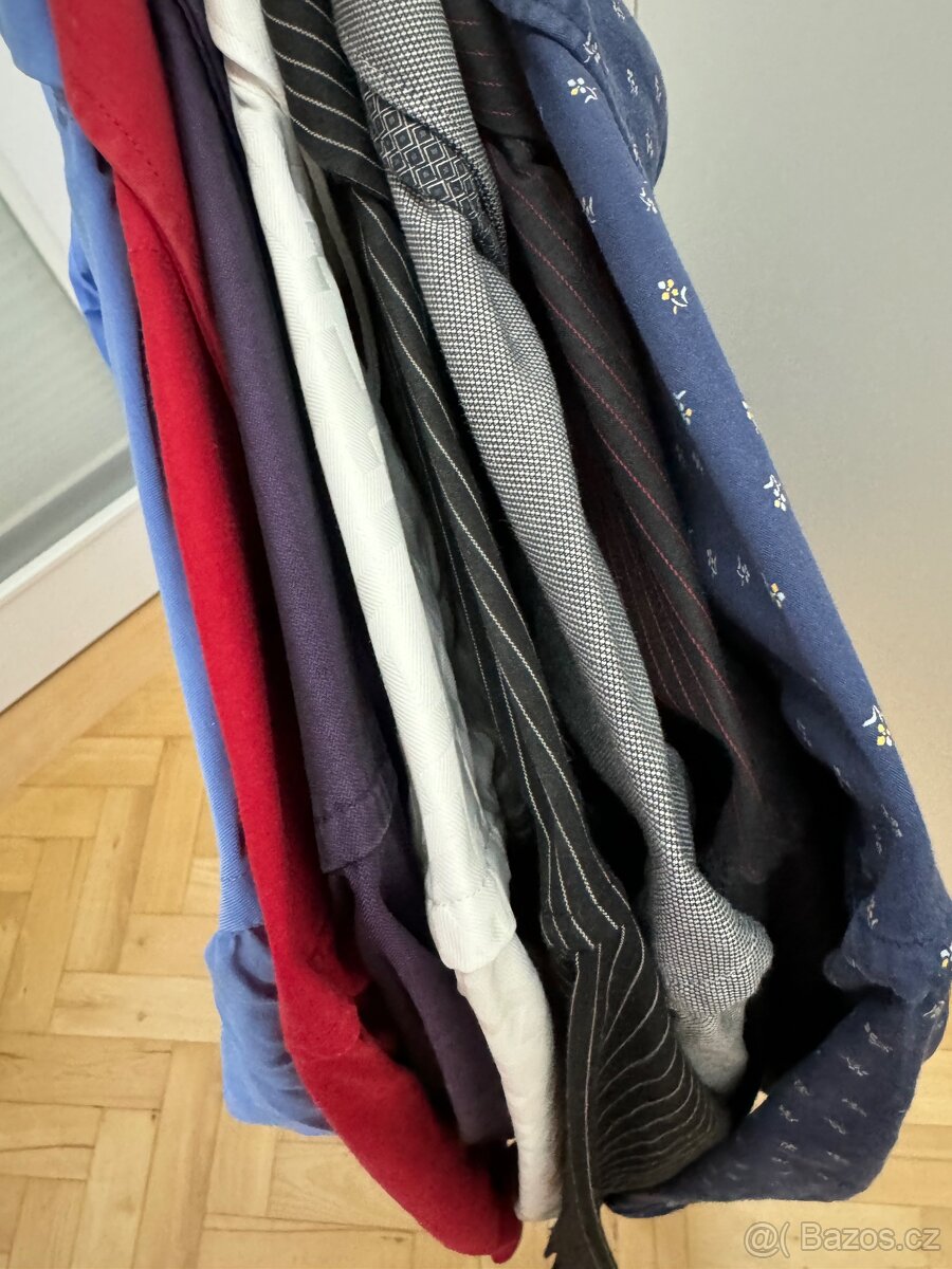 8 ks pánských košilí vel. S, slim fit
