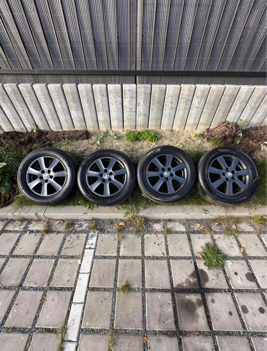 Prodám sadu letních pneu s titany 225/55R16