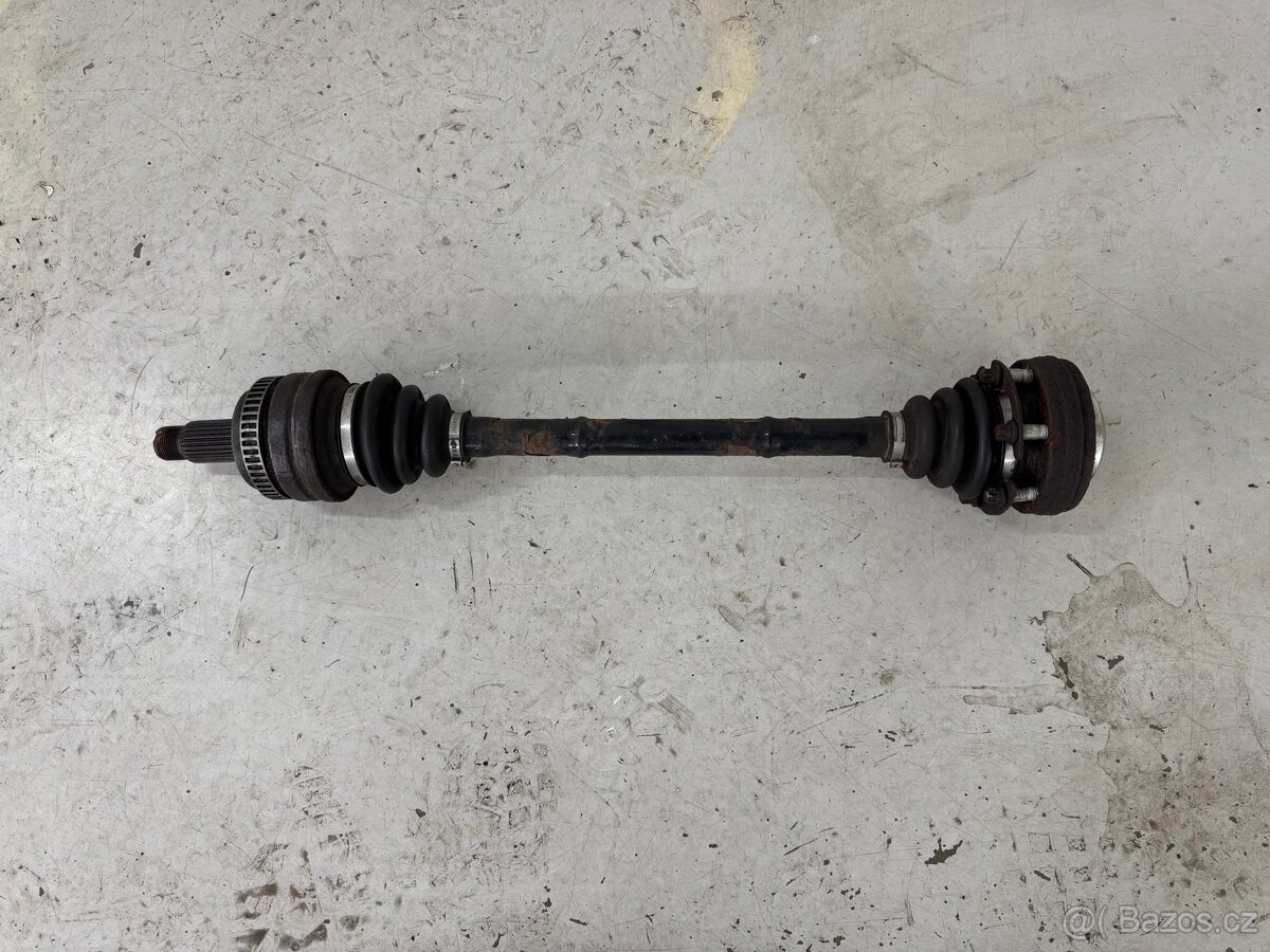 Levá zadní poloosa Bmw e90 320d