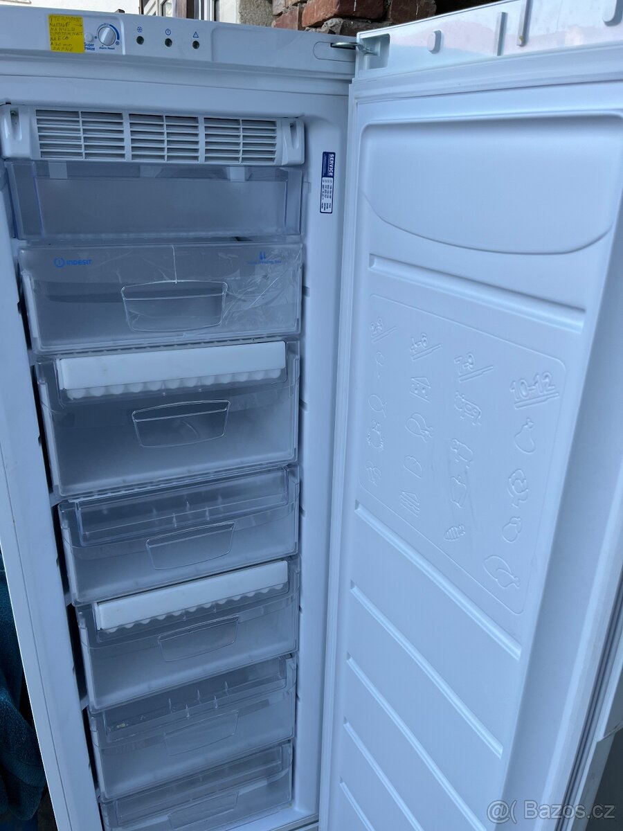 Šuplíkový mrazák Indesit