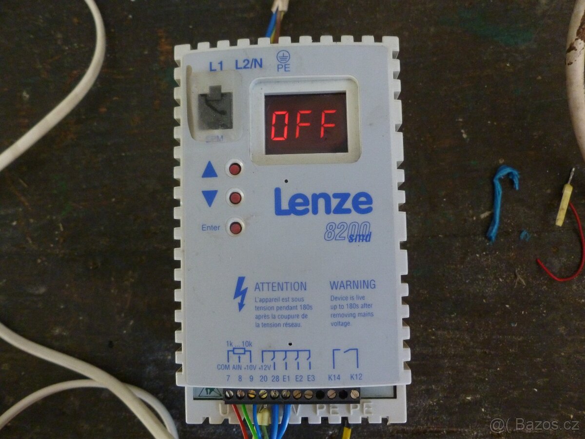 Frekvenční měnič Lenze 0,75 kW   230 VAC