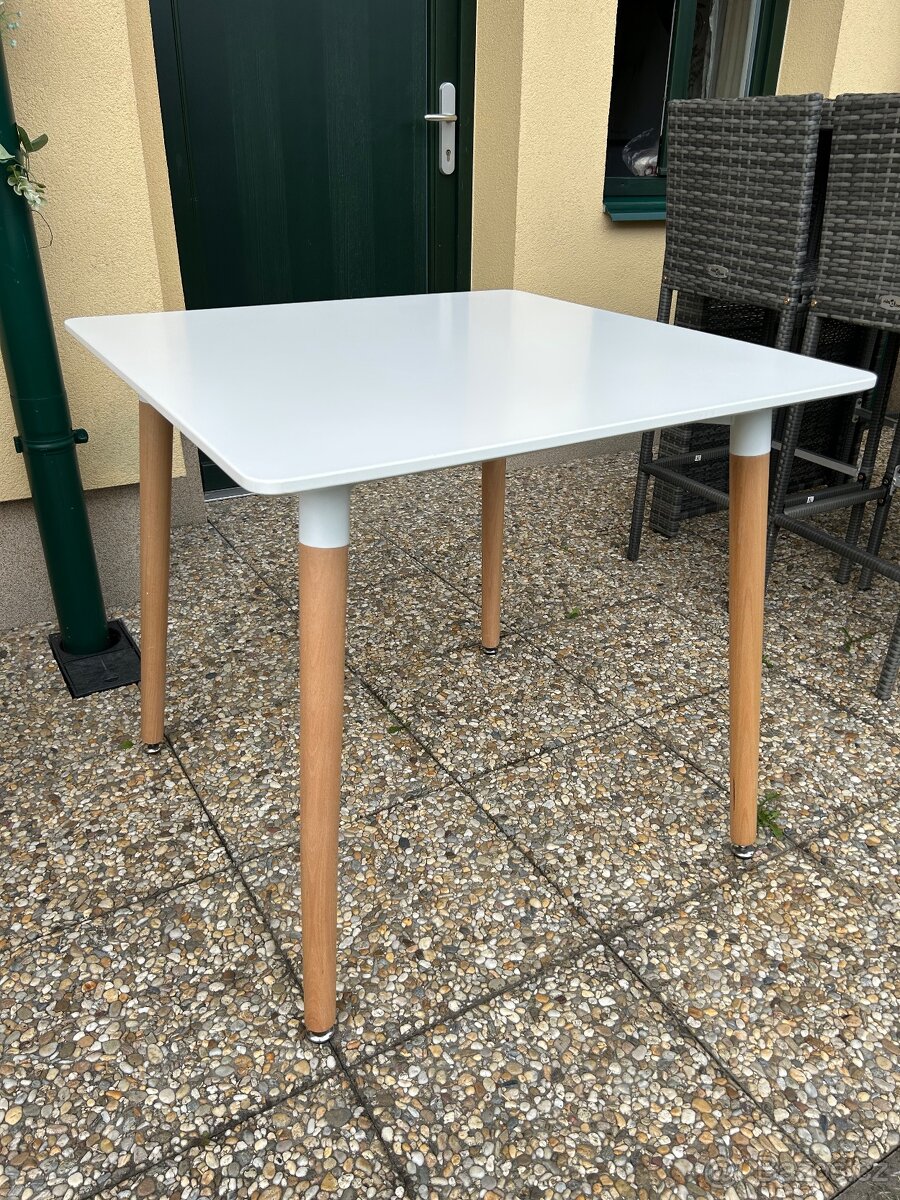 Jídelní stůl QUATRO 80 x 74 cm
