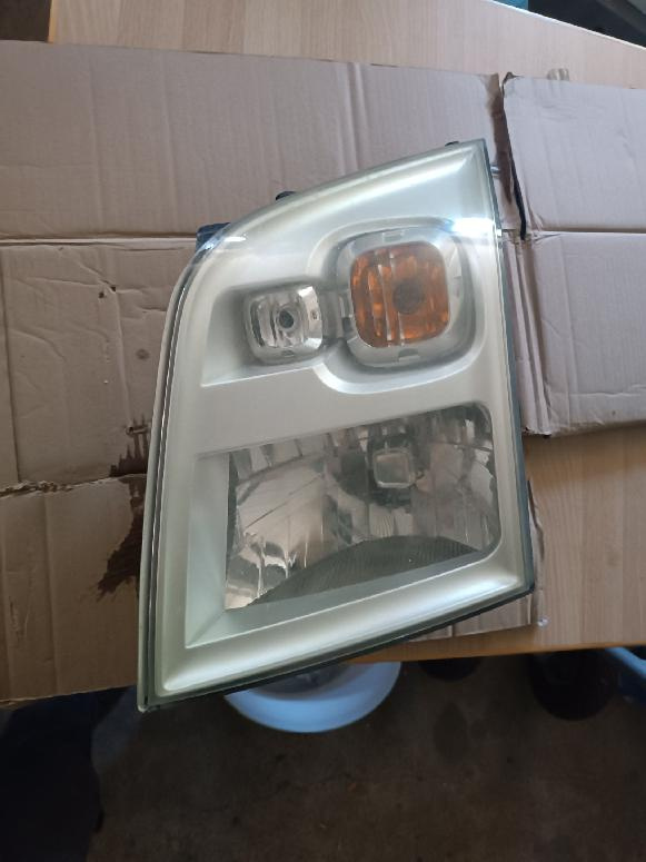 Přední světlomet Ford Tranzit 2006-203-levý - kompletní.
